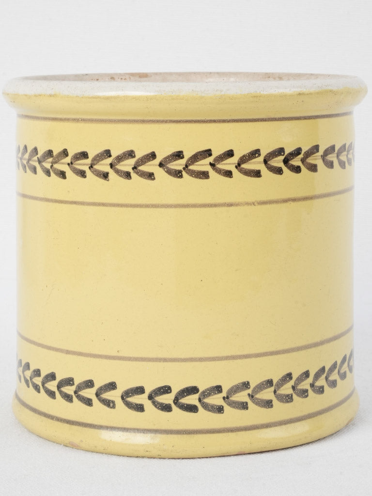 Classic French yellow Tabac pot