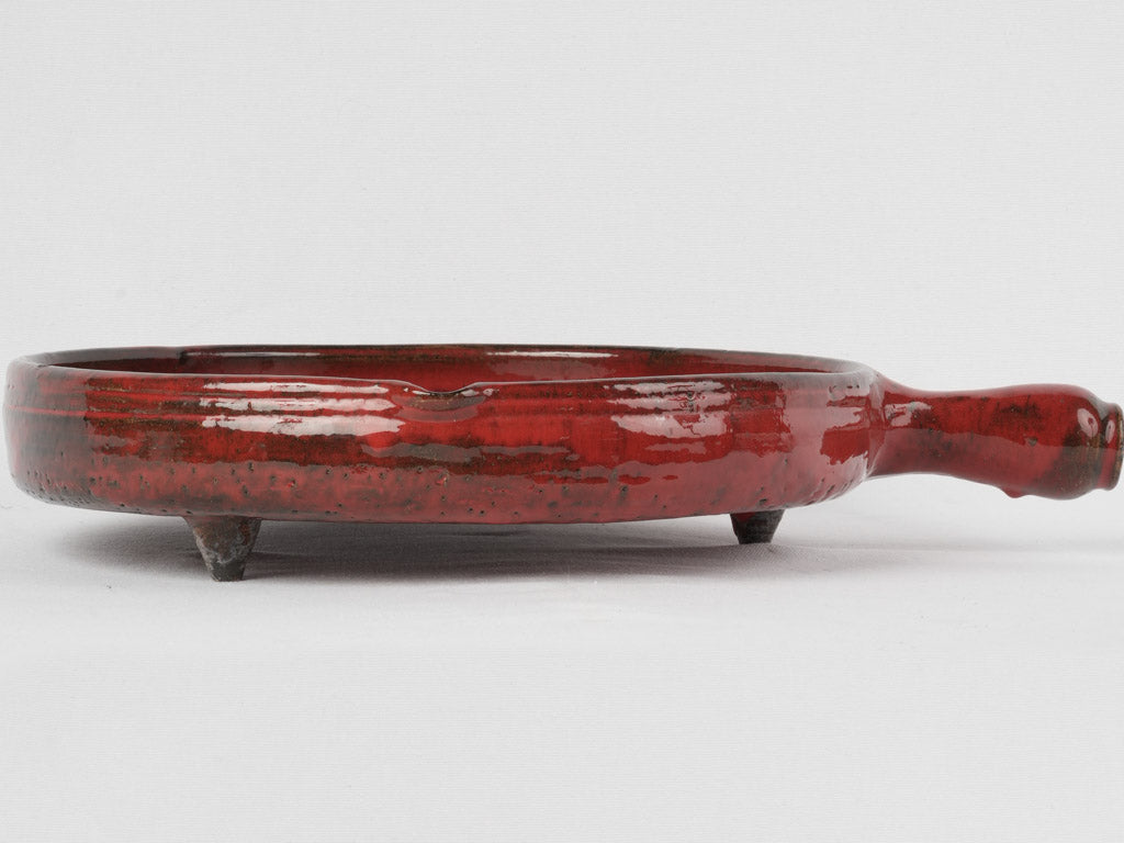 Classic red artisan pottery pan | Pair of large red ceramics - Gérard Hofmann (1917-1965) - 20½