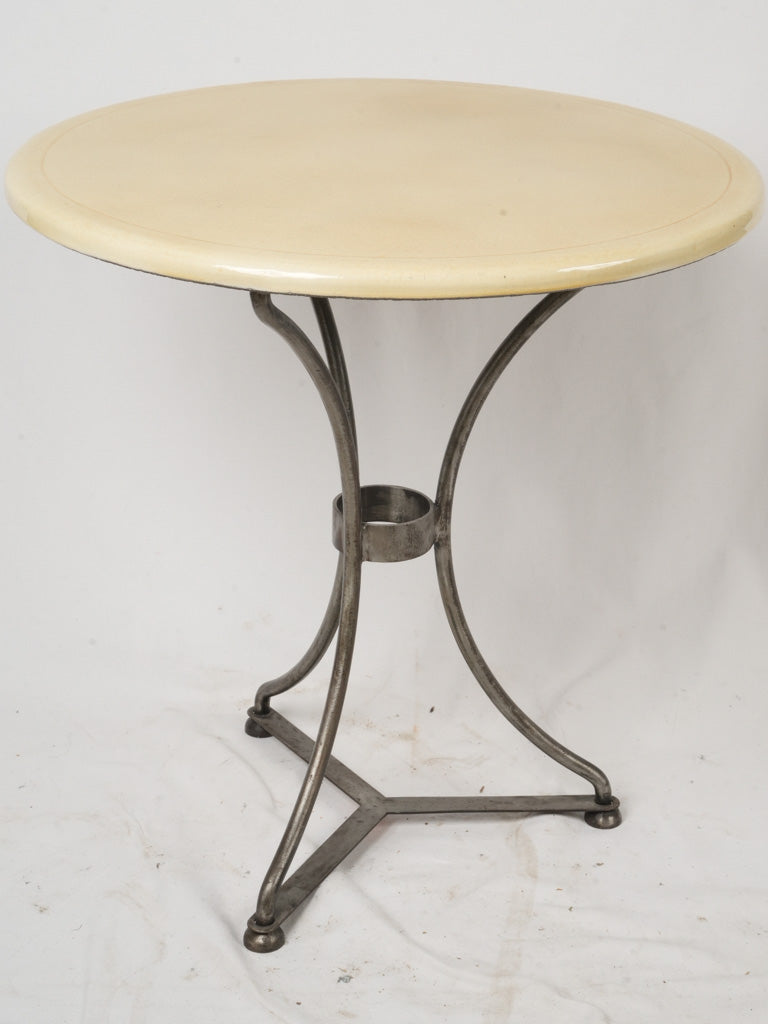 Early 20th-century bistro piece