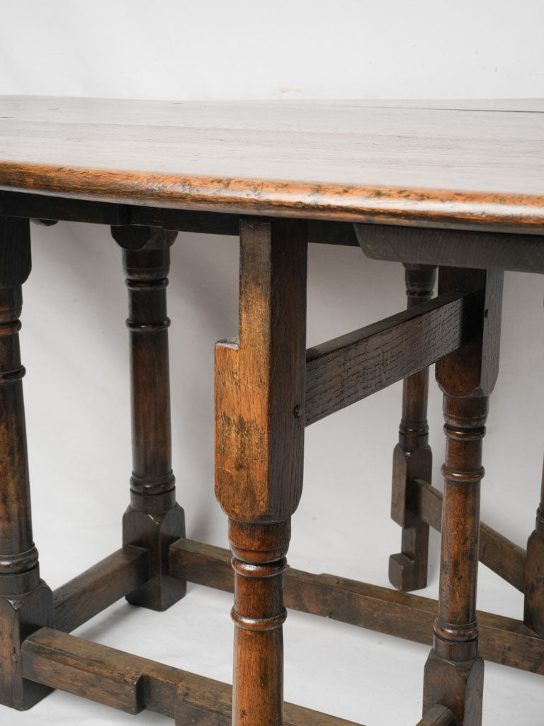 Large 19th-century oval gateleg table 84¼