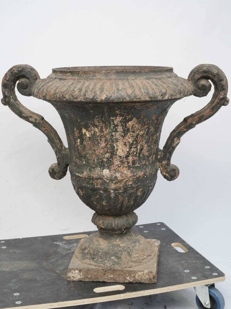  Renaissance, grand, cast iron Medici urn