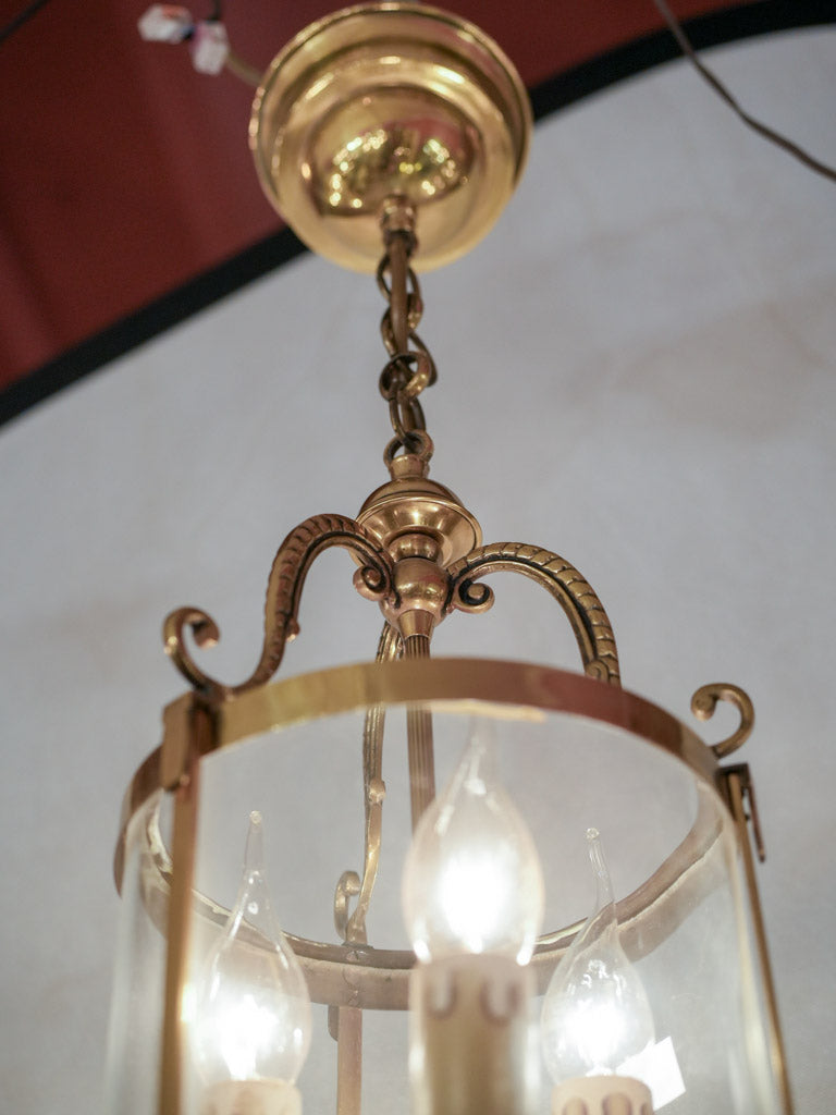 Curved glass panes pendant lantern