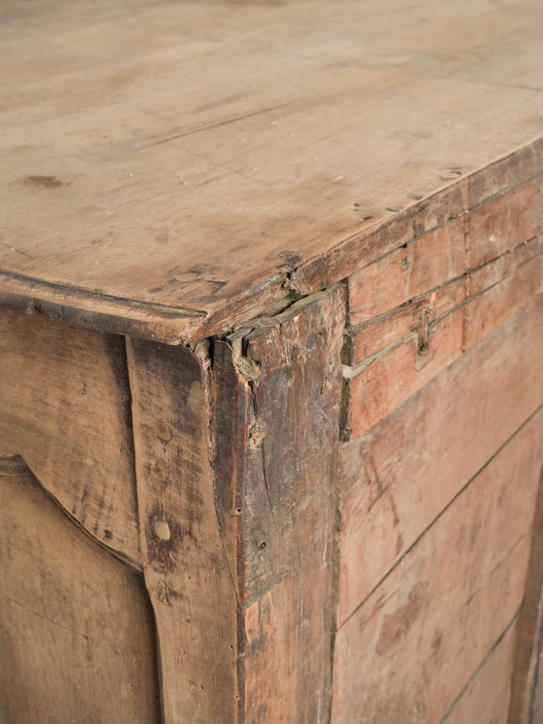 Graceful 18th century arbalette chest