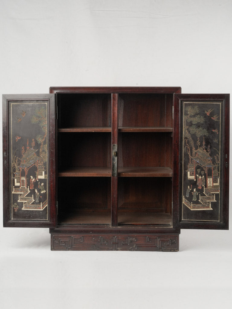 Classical decorative Chinese cabinet