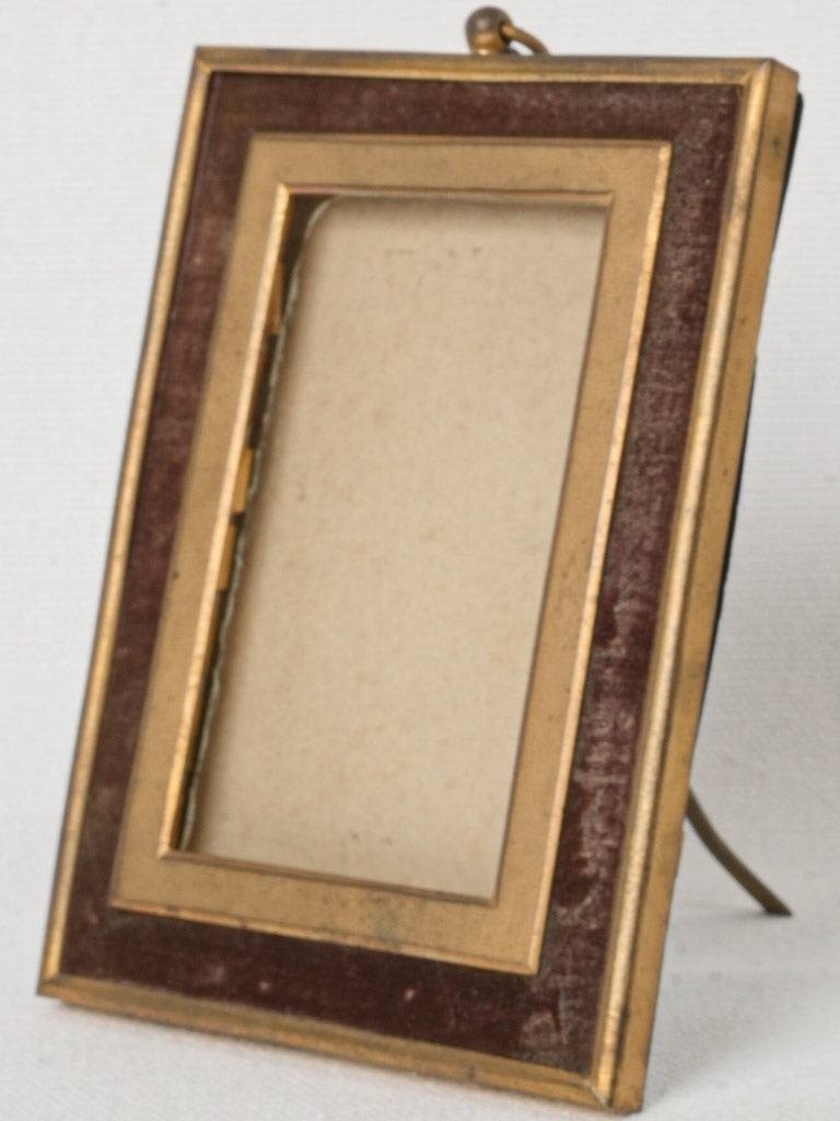 Elegant brass and brown velvet frame