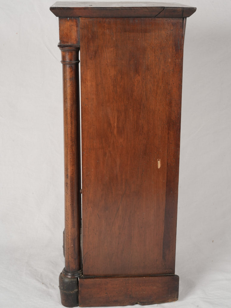 Refined early 19th-century cabinet  