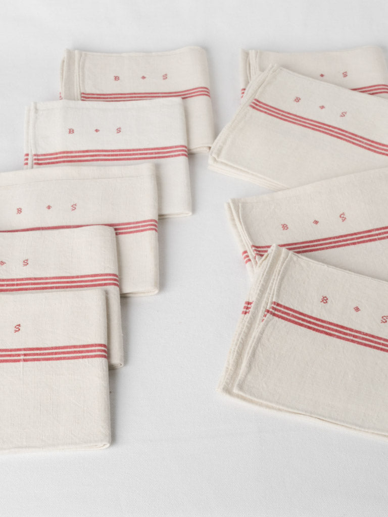 Elegant Embroidered Linen Serviettes