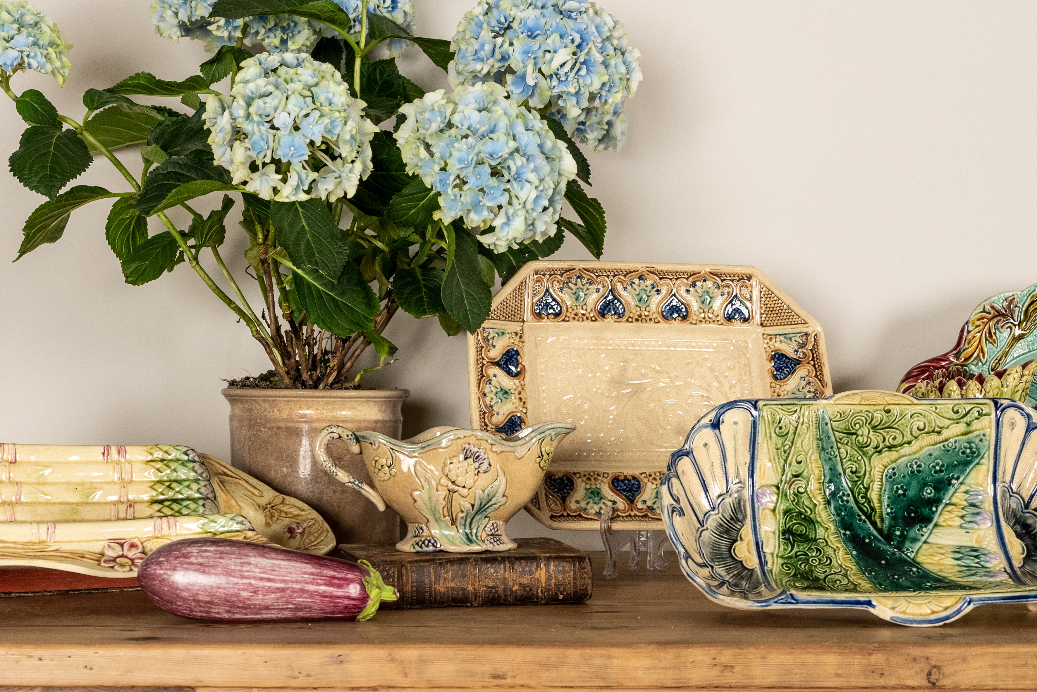 Charming vintage-style blue fig platter