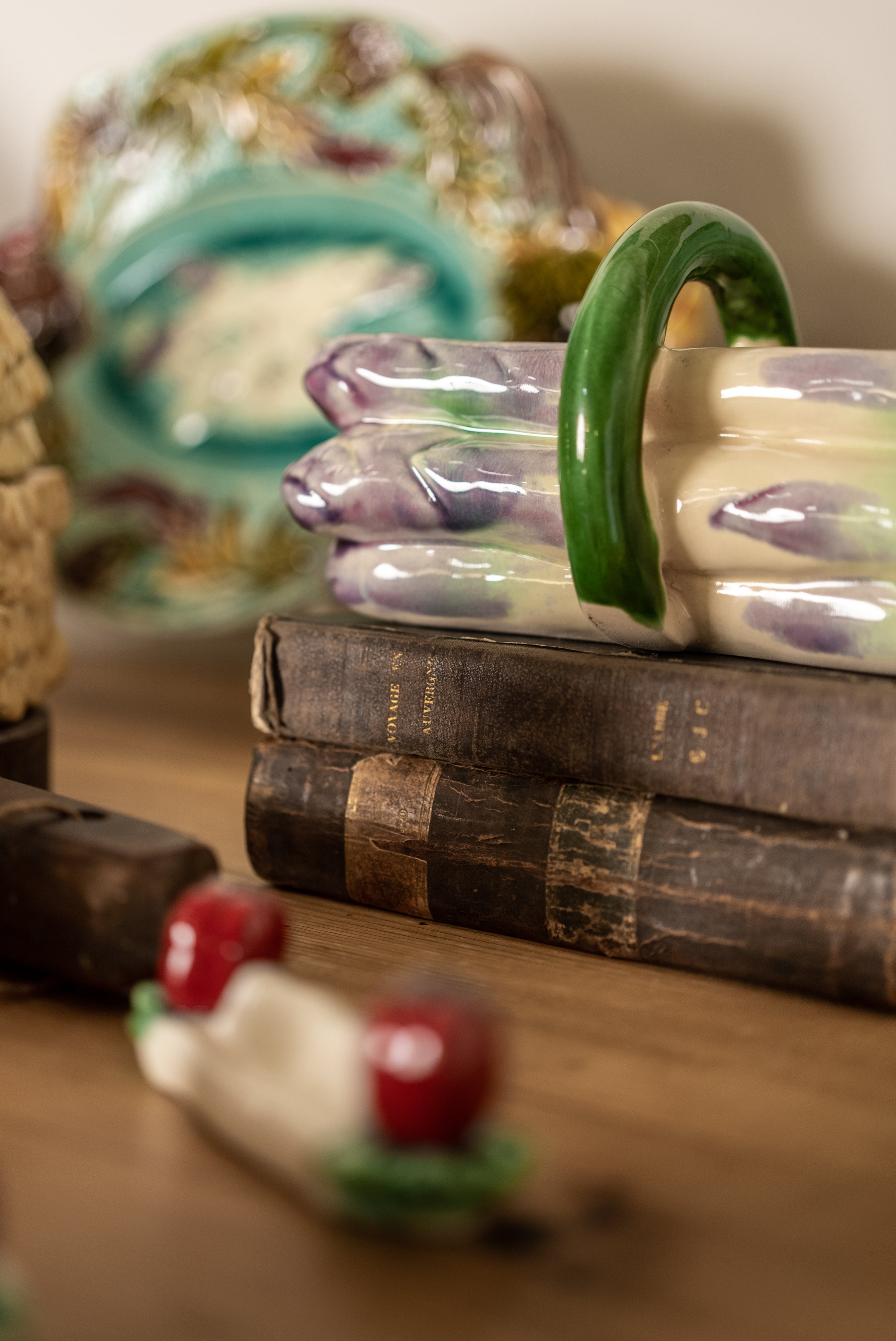 Collectible basket-shaped asparagus cradle