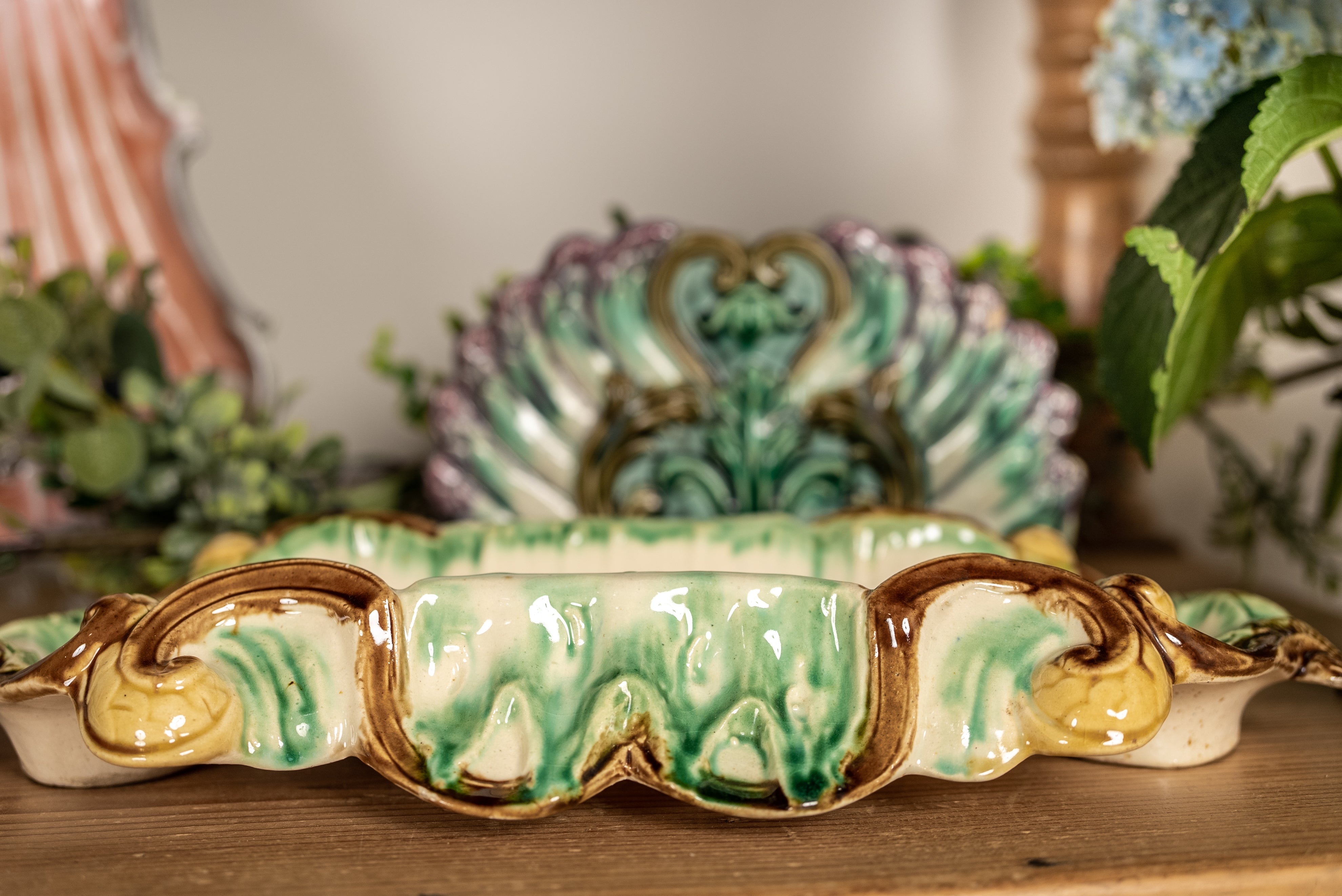 Refined Majolica platter from 20th century