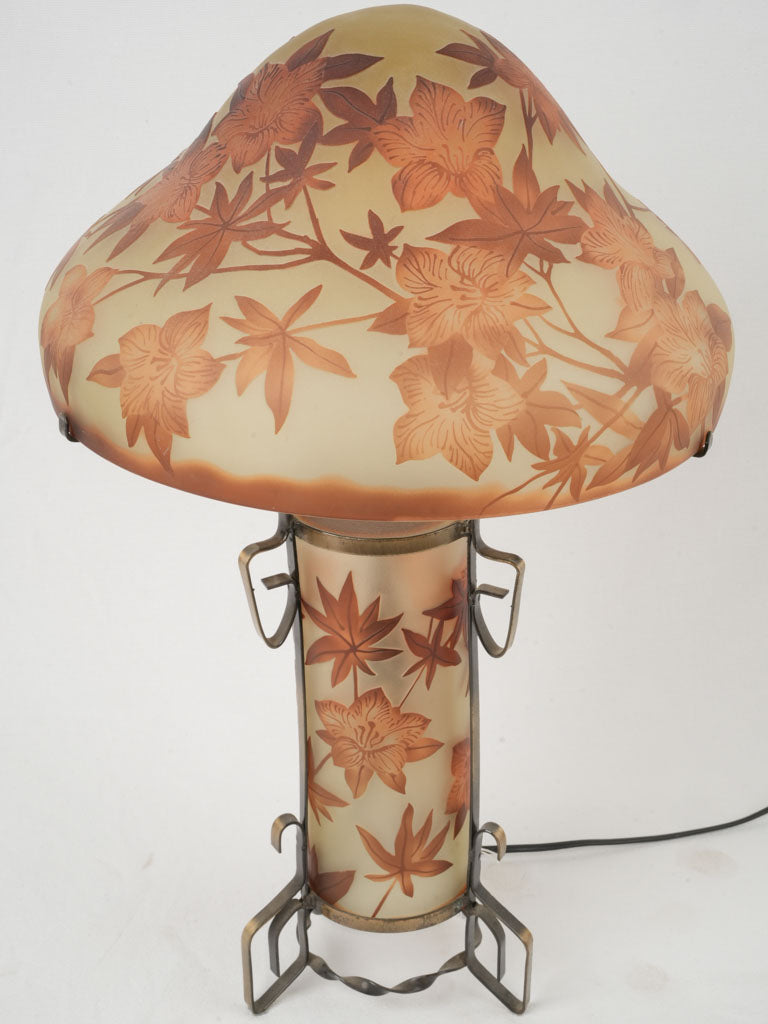 Elegant textured floral motif lamp