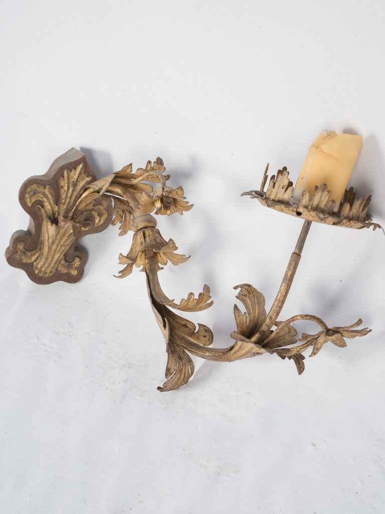 Italian gilt foliate wall light  