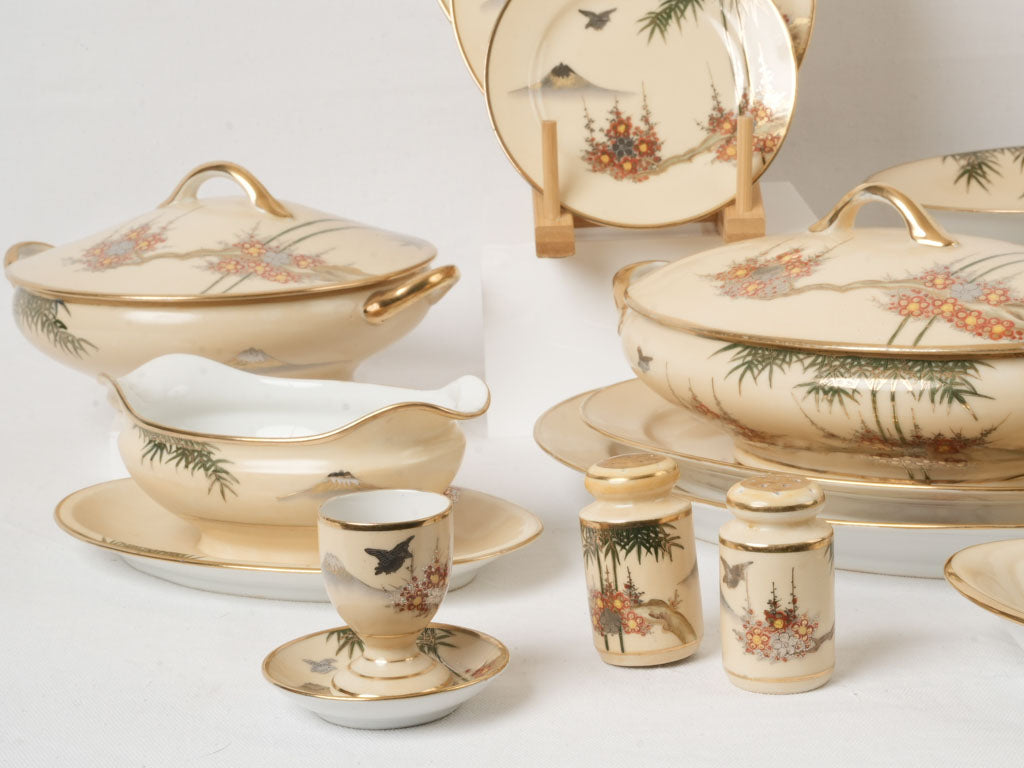 Complete 1970s porcelain service set  