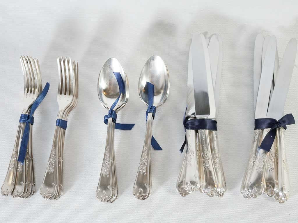 Dishwasher-safe ornate flatware ensemble