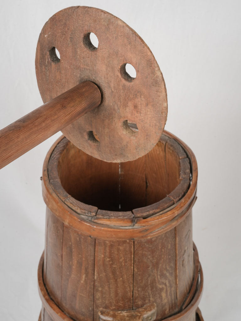 Classic cylindrical butter churn