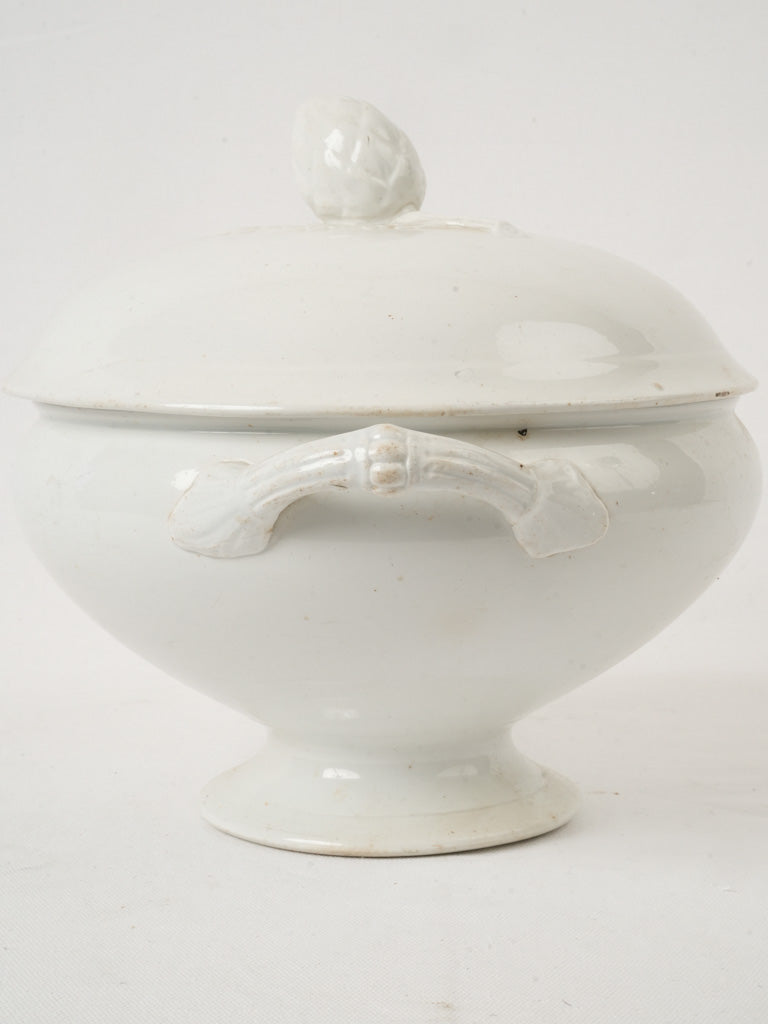 Refined early-20th-century dishware