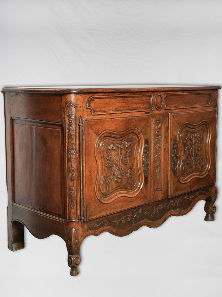 Elegant eighteenth-century Louis XV walnut buffet