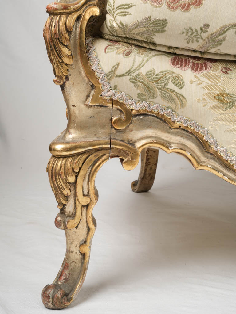 Classic cabriole-legged gilt Settee furniture