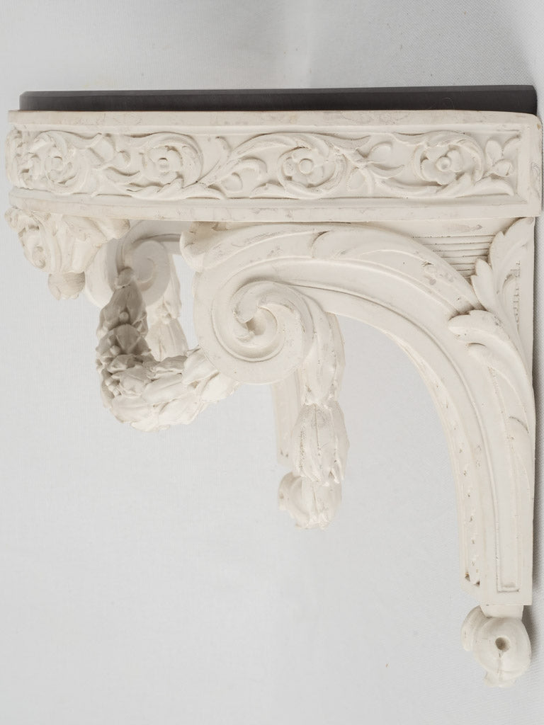 Light-hued Edwardian wall brackets