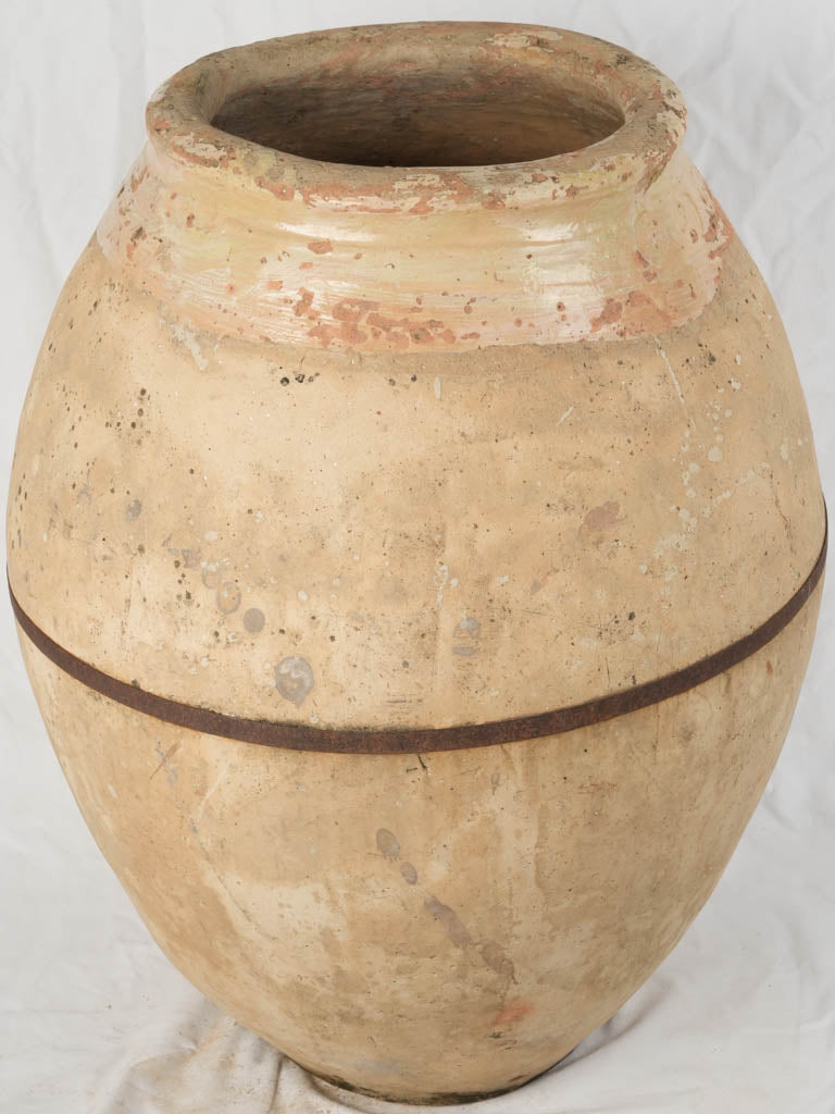 Elegant 17th-century Maltese Cross jar