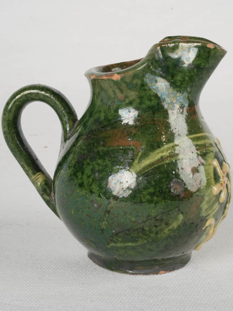 Elegant pinched spout vessel