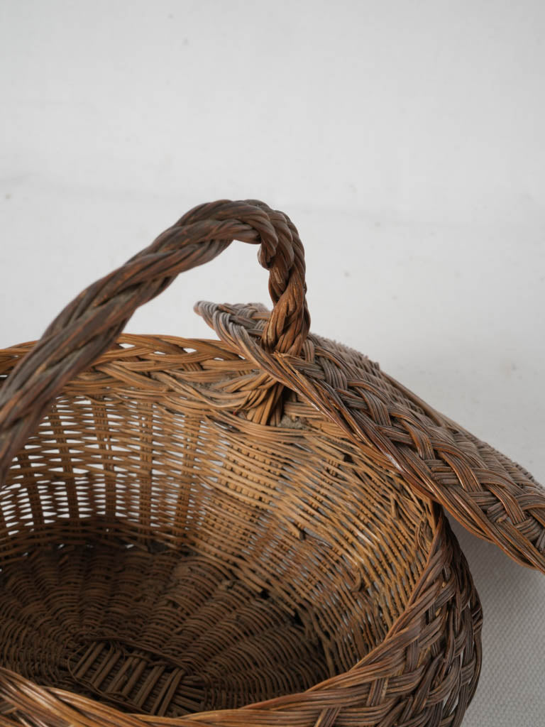 Timeless, Oval Wicker Caddy