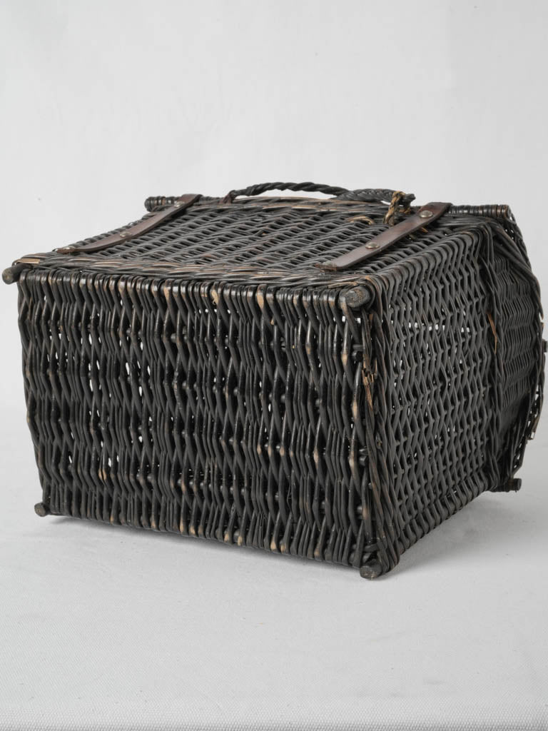 Sophisticated 19th-century market shopping basket 