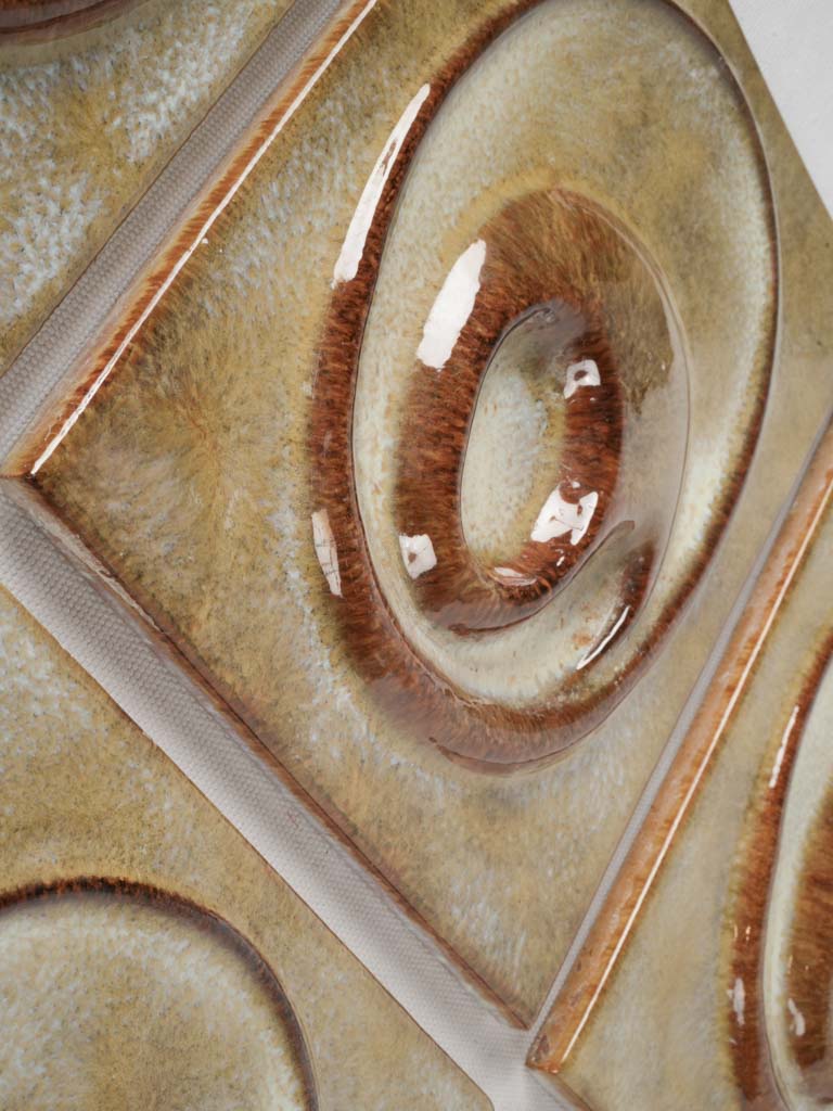 Intriguing abstract motif earthenware  