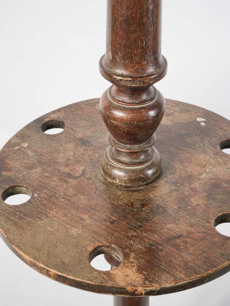 Detailed craftsmanship cue rack    