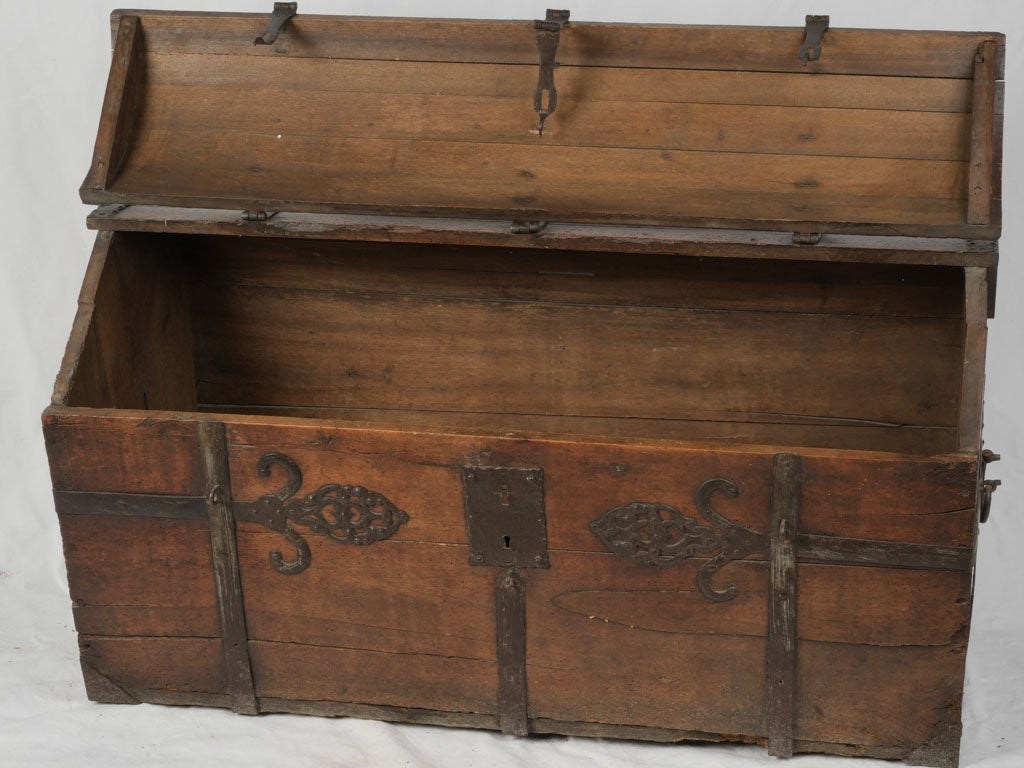 Authentic, well-preserved heritage chest