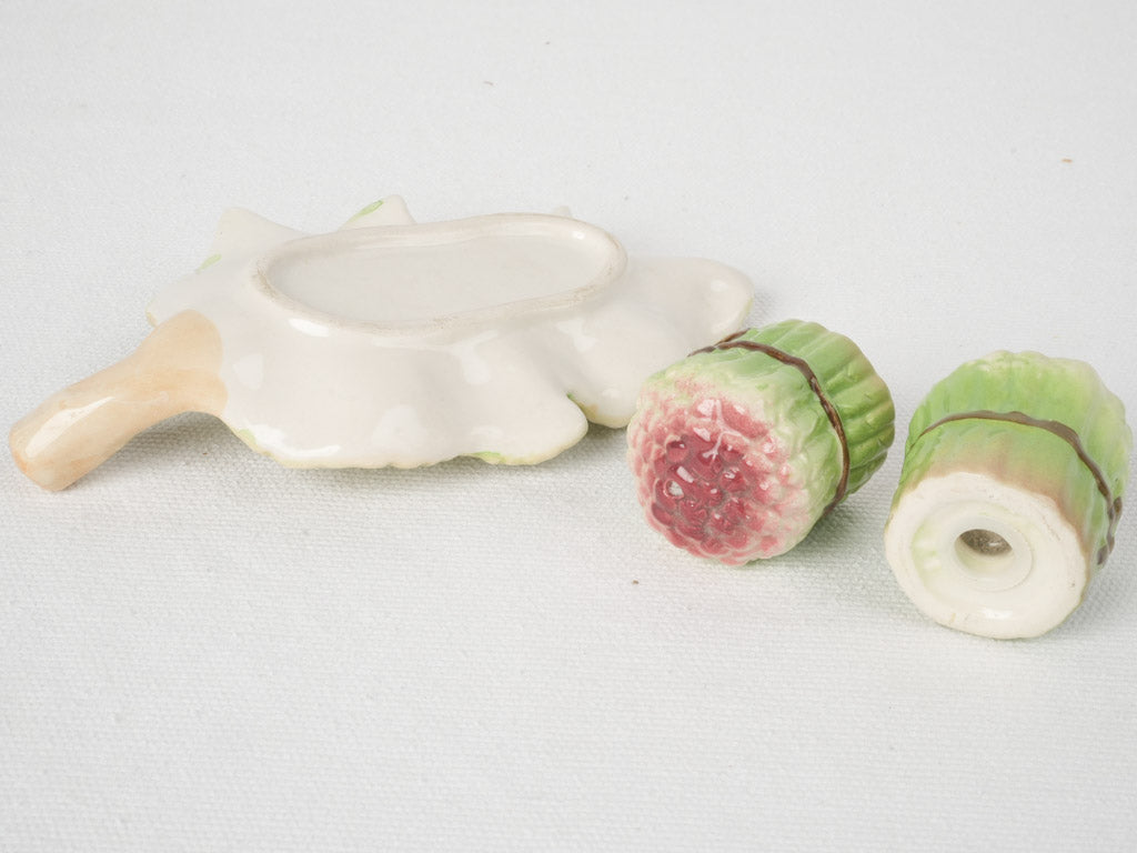 Nature-inspired Leaf Tray Shakers  