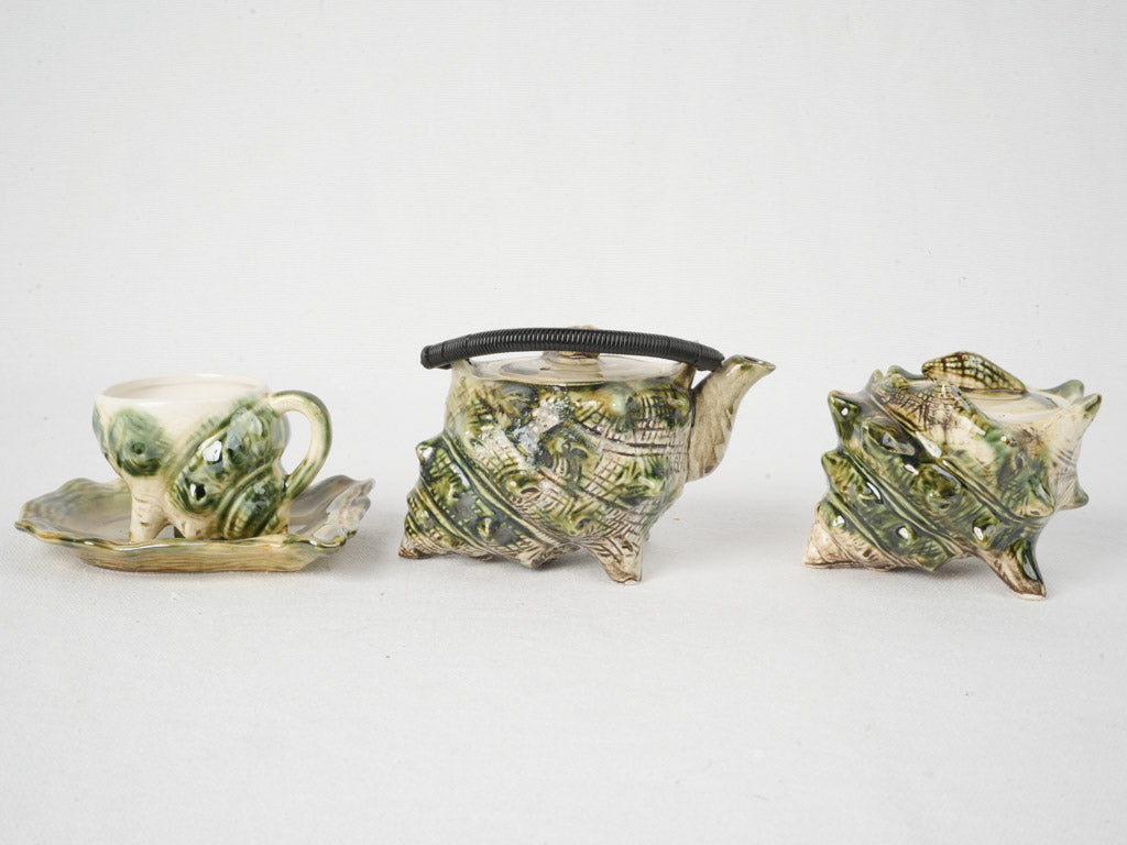 Majolica-style seaweed teacups