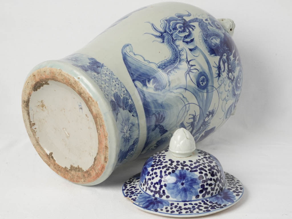 Historical, blue & white dragon jar