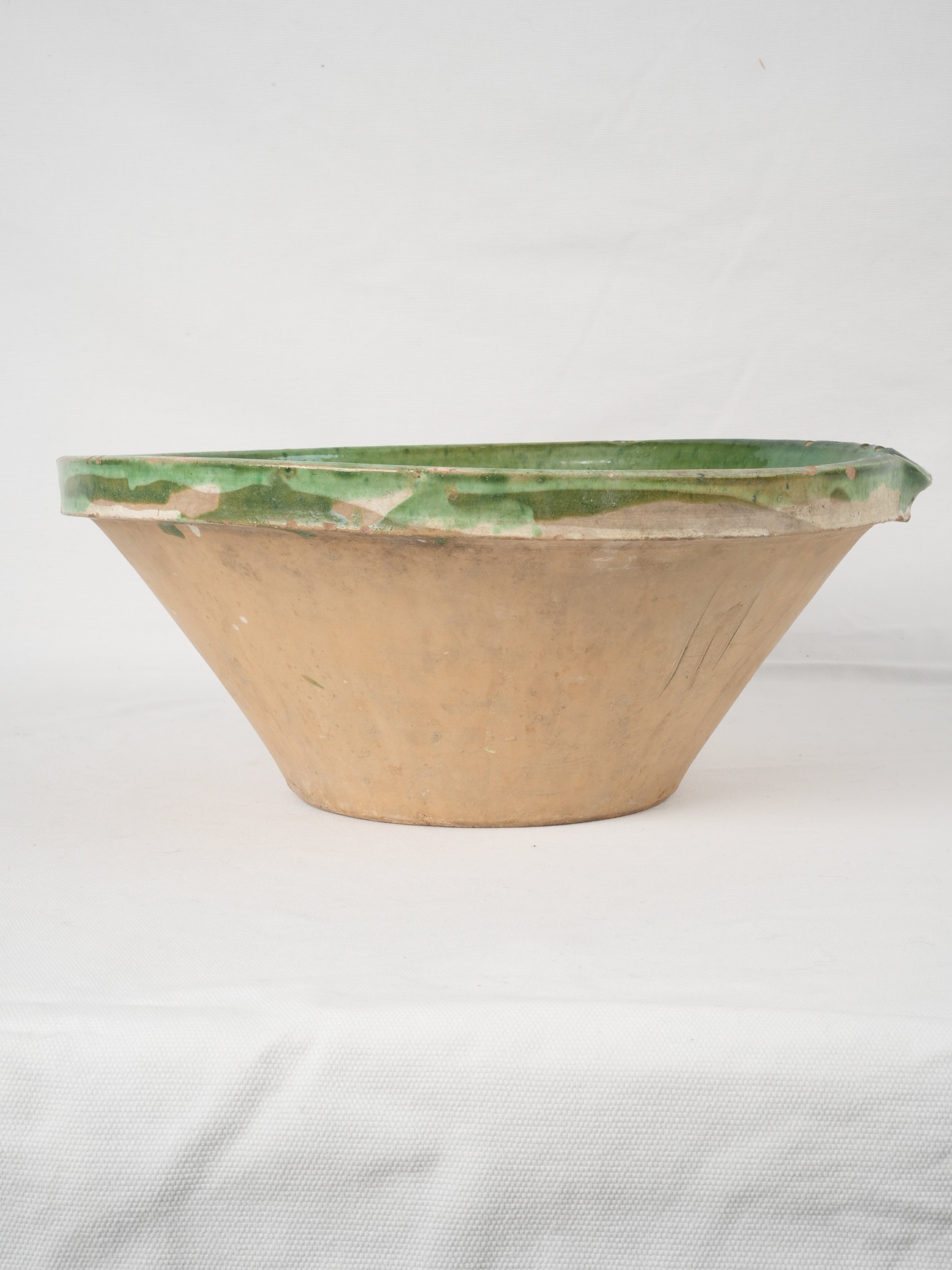 Charming large-scale fruit bowl