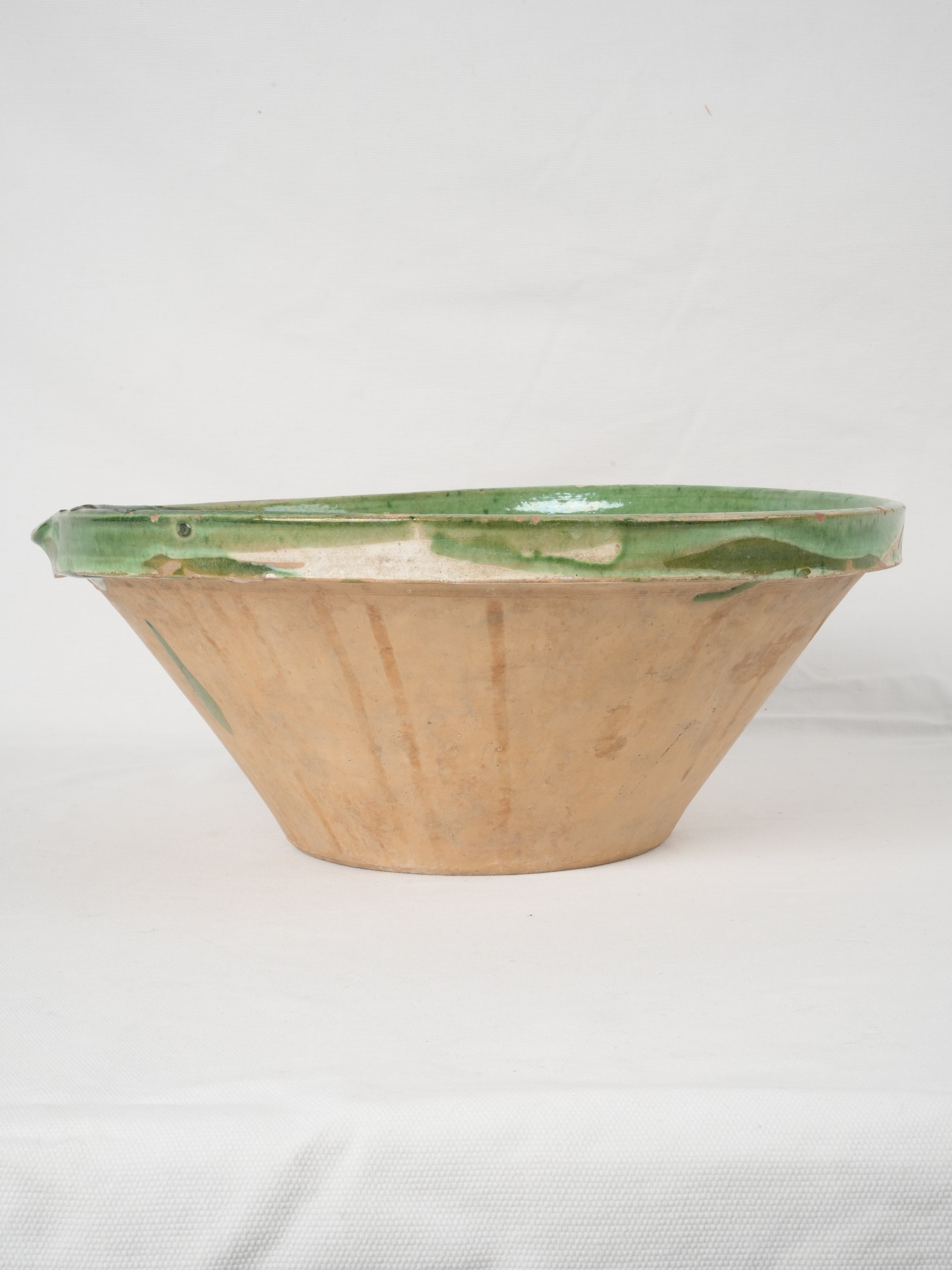 Elegant green glaze antique bowl