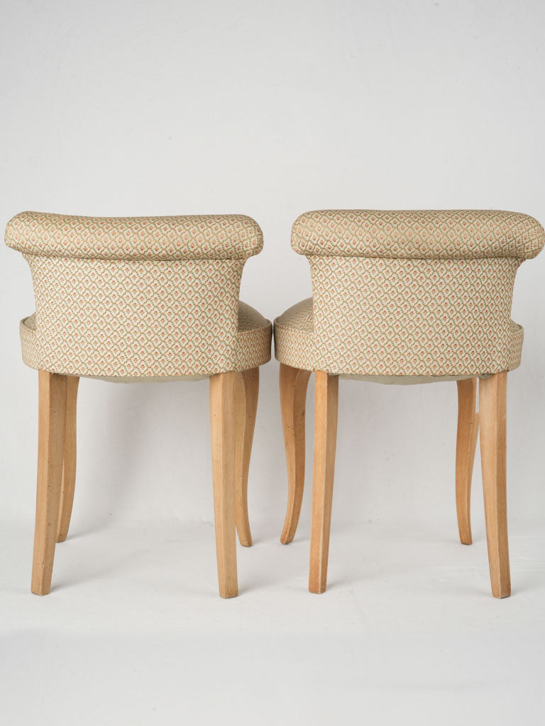 Graceful curved-leg vanity stools