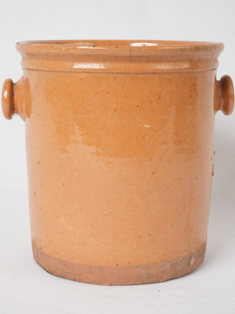 Classic round-handled ocher pot