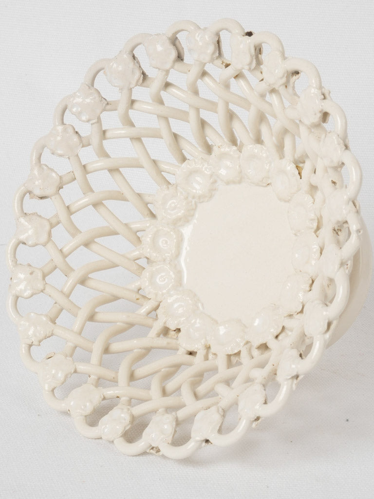 Delicate lattice patterned centerpiece