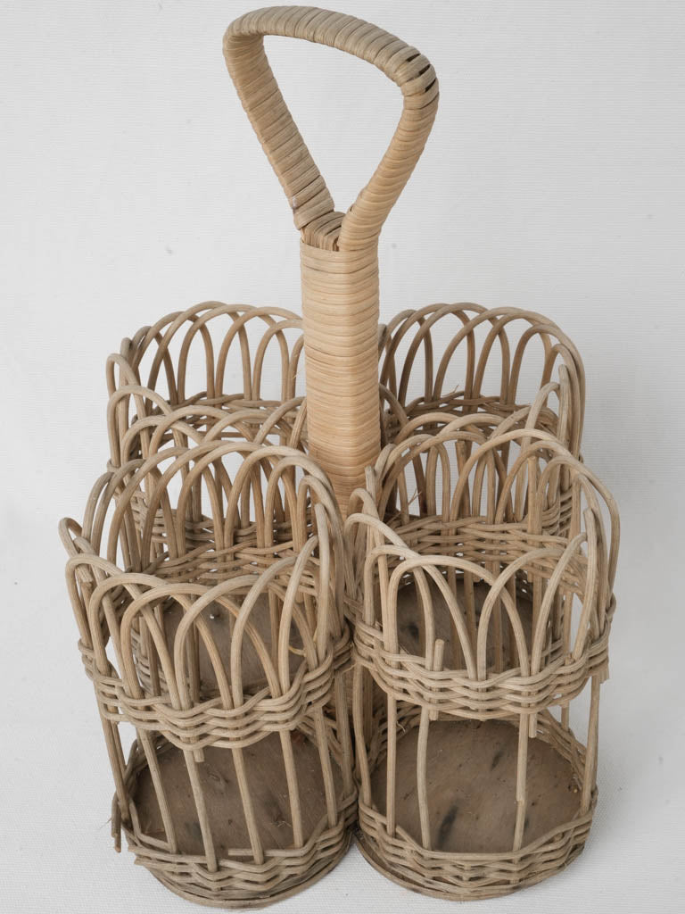 Intricate Lattice Design Wine Carrier