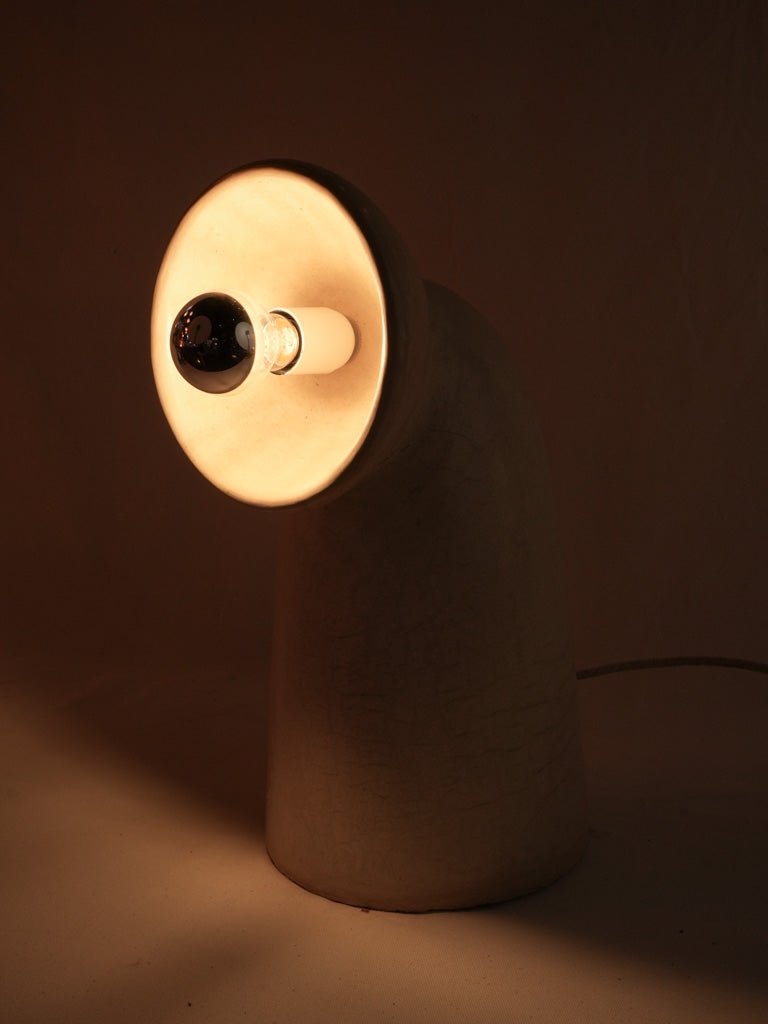 Smooth curved surface accent lamp