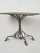 Elegant 19th-century outdoor dining table 