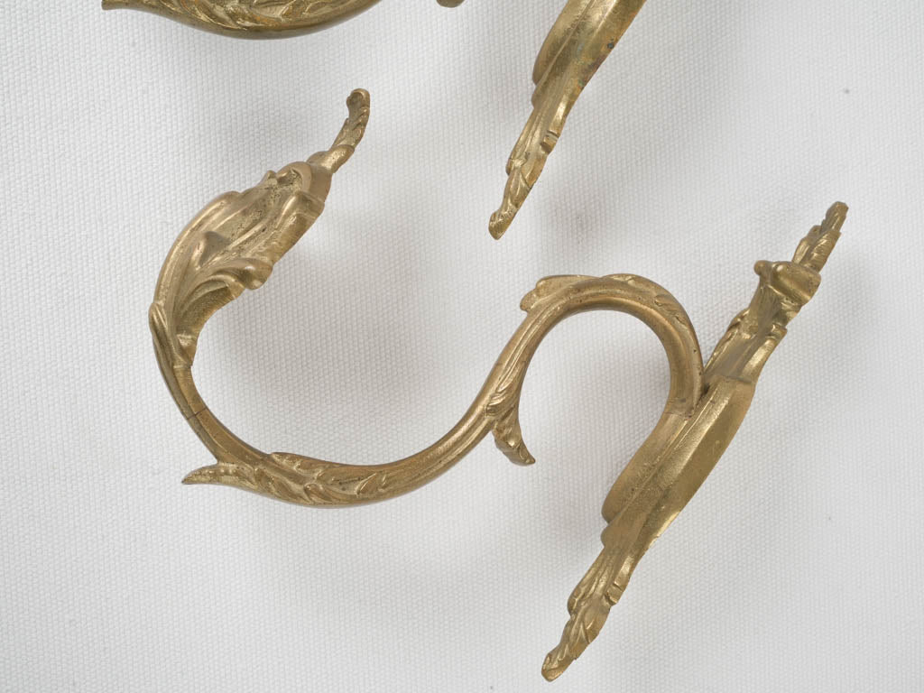 Elegant Gilded Acanthus Leaf Curtain Hooks