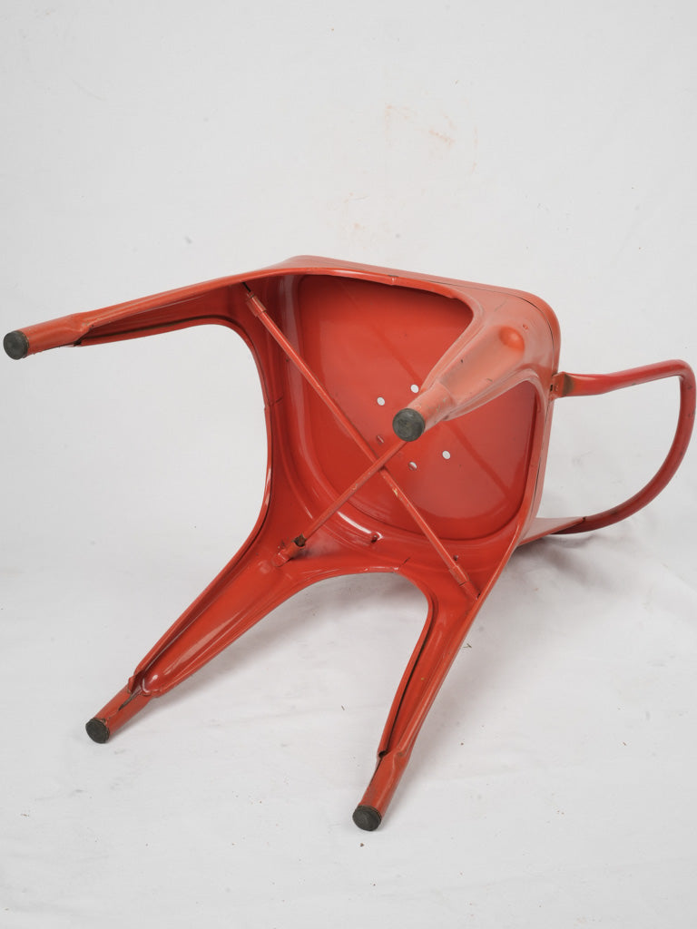 Comfortable curved armrest metal chairs