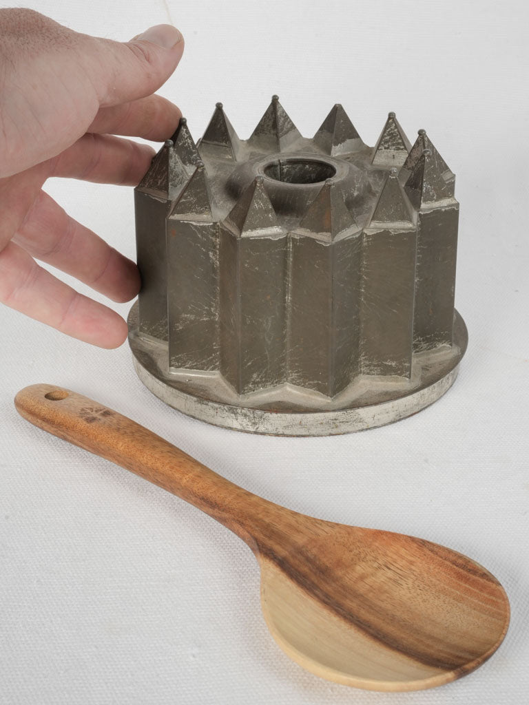 Victorian-era, precision, decorative, fortress jelly mold