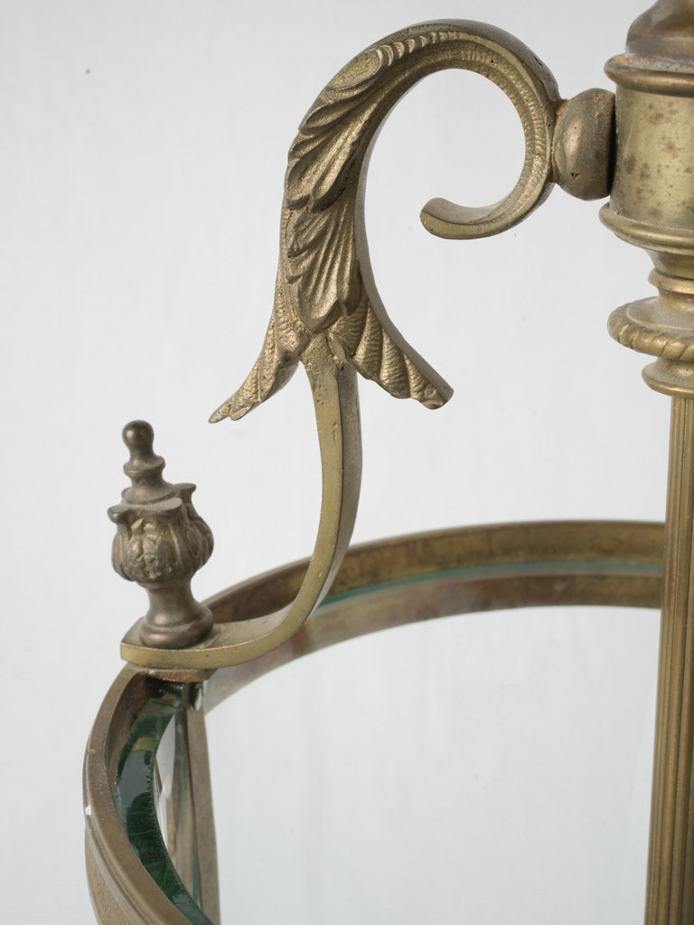 Acanthus leaves-decorated pendant lantern