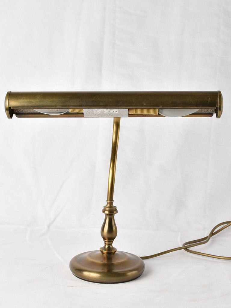 Stylish European-wired desk lamp