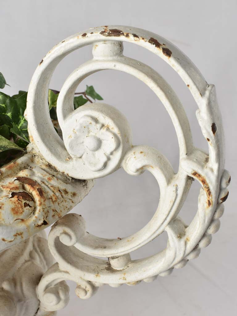 Classic white Medici iron planter