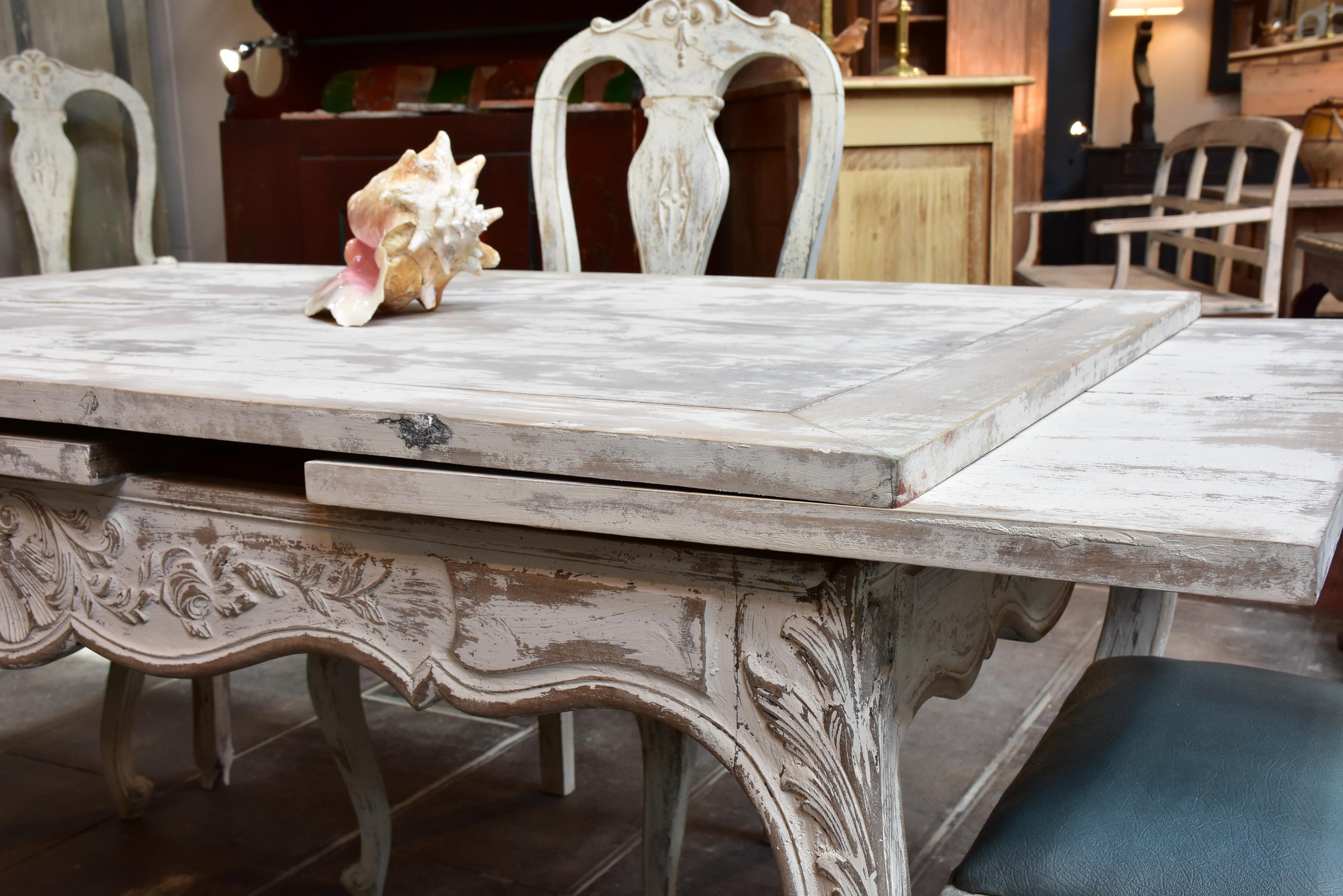 Table, extendable, walnut Louis XV-style, 20th-c