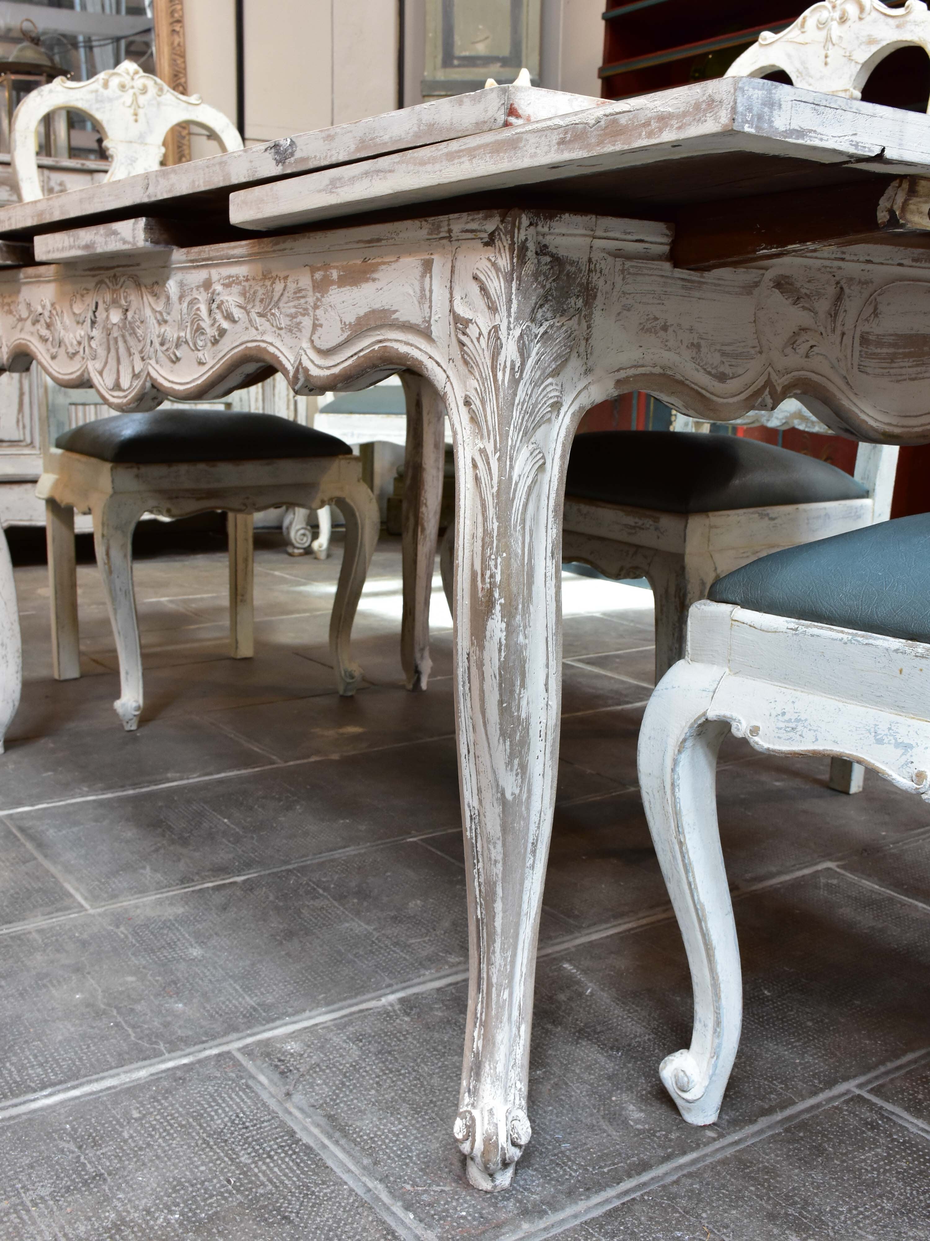 Table, extendable, walnut Louis XV-style, 20th-c