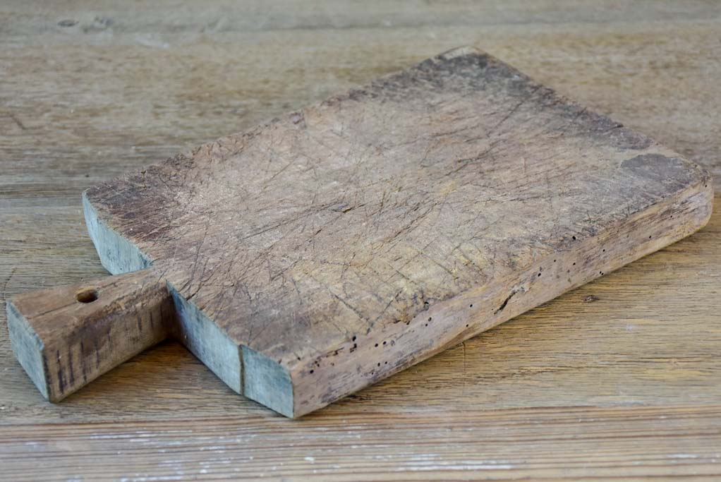 Rustic French cutting board 13¾"